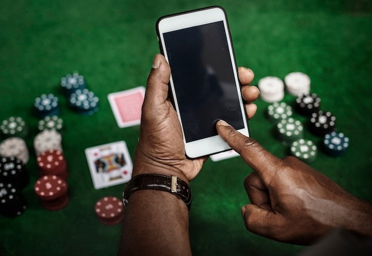 Aplikasi mobile dota togel menampilkan berbagai kategori permainan dengan antarmuka responsif